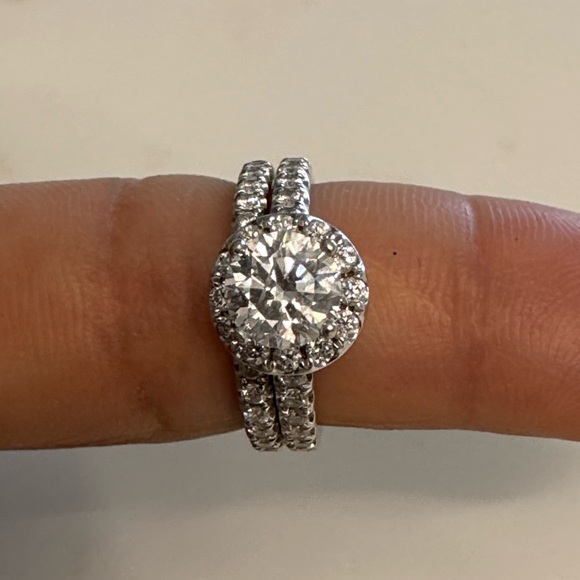 Tolkowsky (2 Carat TW) 1.46CT Halo Engagement Ring and Wedding Band.  14K Gold - Picture 4 of 9